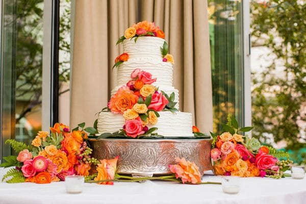 How to save money on a wedding cake?